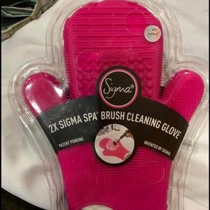 Sigma Beauty brush cleaning glove